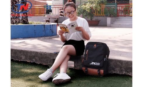 Cặp học sinh cấp 2 nữ