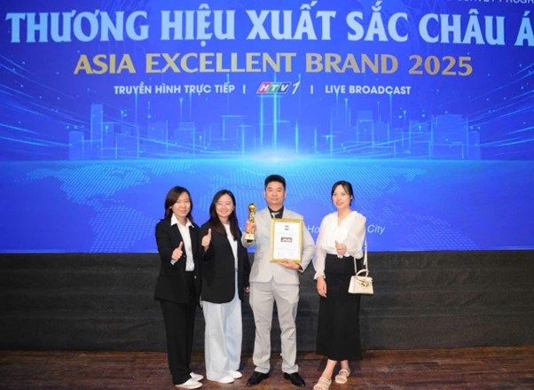 Đại diện lãnh đạo, nhân viên Xbags tại sự kiện