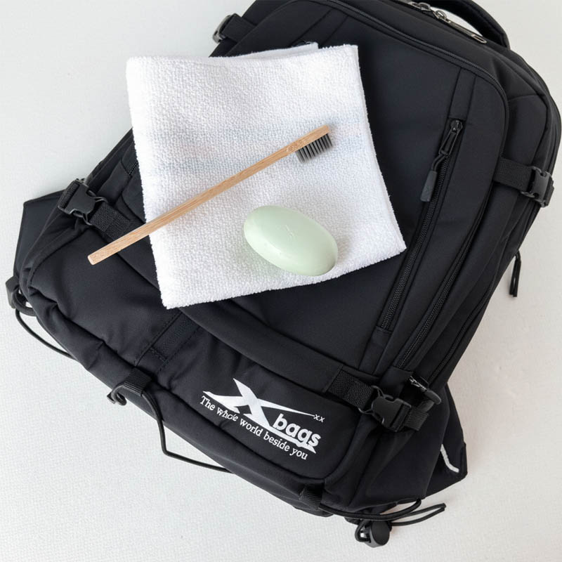 Vì sao cần vệ sinh balo da đúng cách