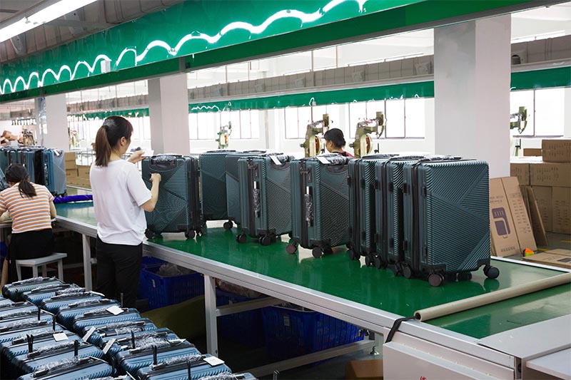 Xưởng sản xuất vali Trung Nguyên